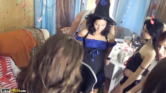 Group sex -lucky chaps dishing on a buffet of pussy