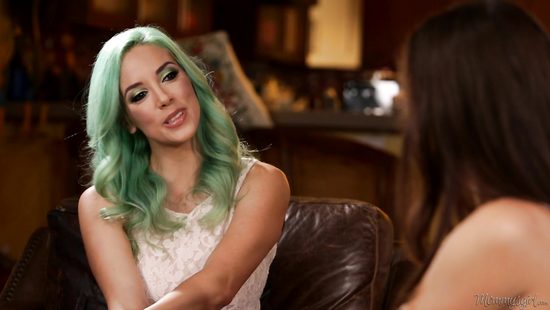 Lesbians in an intense pussy licking