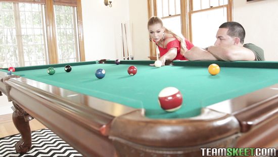 Couple ditch their billiard game to fuck