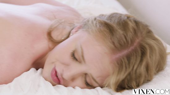 Whore guzzling crazy amount of cum