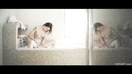 Thomas Lee makes his woman orgasm