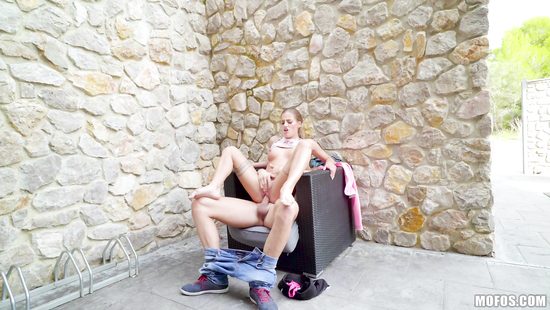 Tattooed blonde hammered right after her morning run