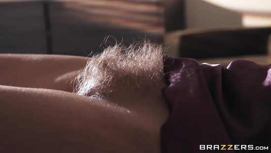 BBC making ferocious rounds in girl's shaved cunt