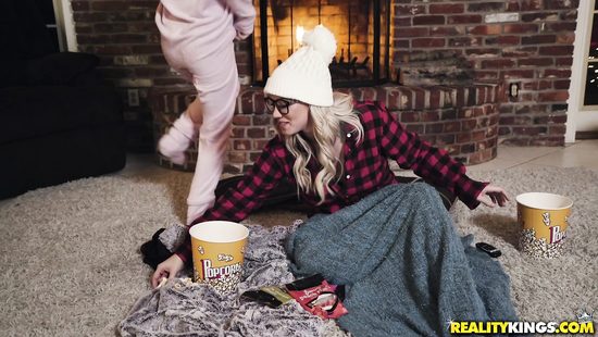 A steamy lesbian x mass