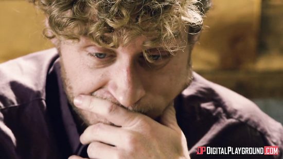 Tattooed bimbo taking thorough ploughing at the office