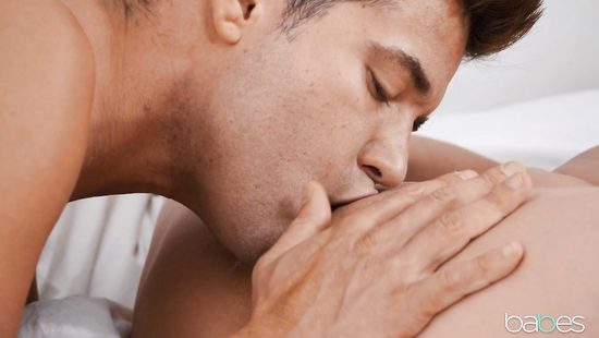 Leggy hottie gets cum on ass