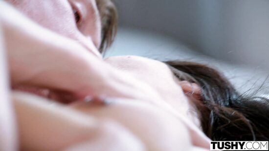 Brunette girl agrees to try anal pounding