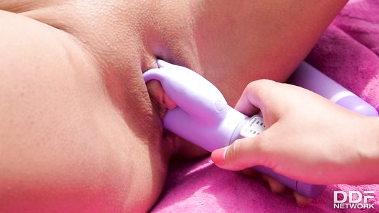 Fat lesbians seek for sexual pleasure