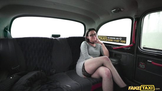 Teen in fishnet stockings banged in a car