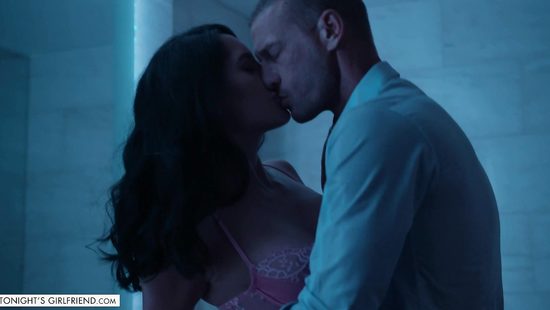 Big-assed girl gets off with her BF