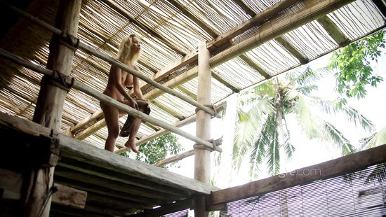 Hottie with perky tits plays a solo