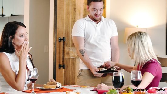 MILFs please their crazy boyfriend