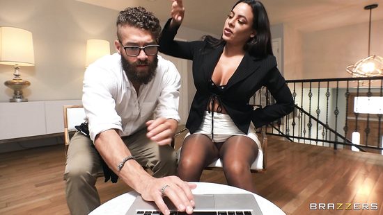 Housewife gets cum on ass