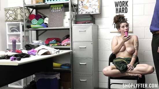 Slutty coed enjoys real hardcore