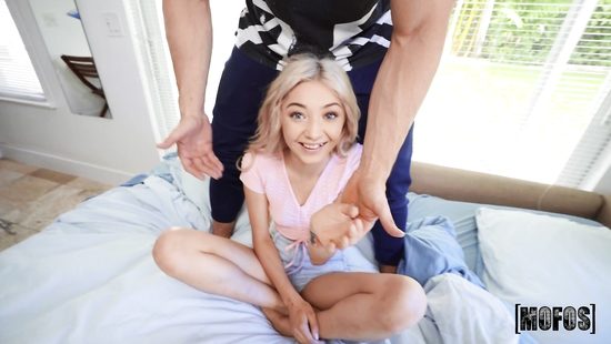 Brutal hunk pokes a petite teen