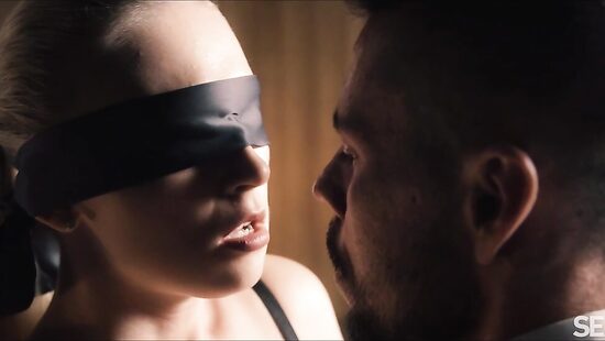 Blindfolded Jenny Wild in a seusnal sex action