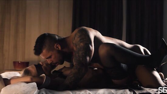 Blindfolded Jenny Wild in a seusnal sex action