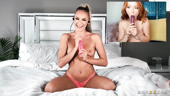 Gorgeous babes toy cunts on webcam