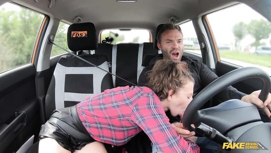 Emylia Argan fucks in car