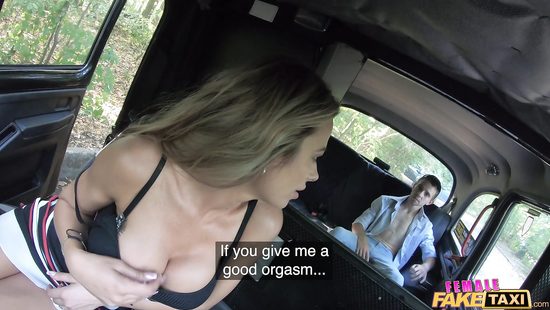 Blonde fucks with taxi driver