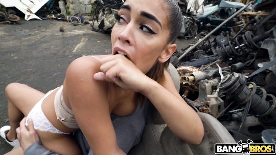 Babe is fucked on junkyard