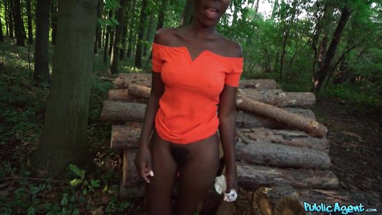 Black babe fucked in woods