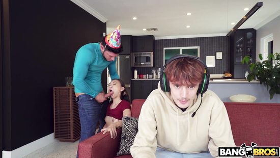 Asian babe Kimmy Kim fucks