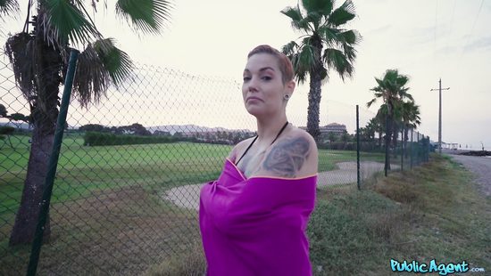 Inked babe fucked outside