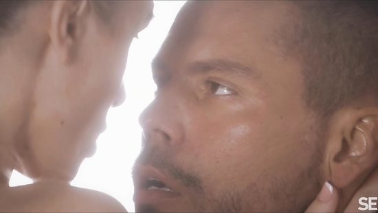 Blonde is kissing and fucking