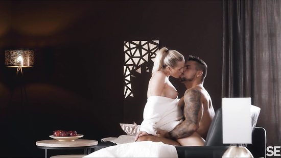 Blonde is kissing and fucking