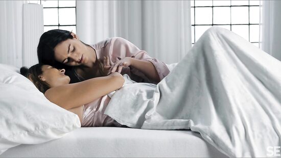 Lesbian chicks are scissoring