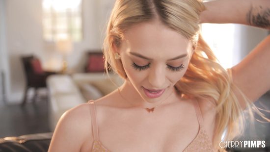 Lily Larimar uses glass dildo