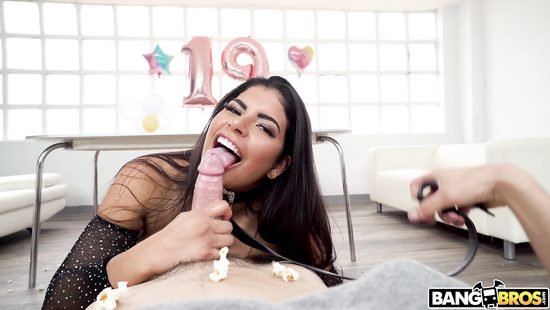 Bubble butt brunette gets horny