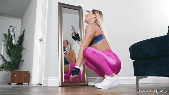 Bootylicious blonde's cunt is drilled