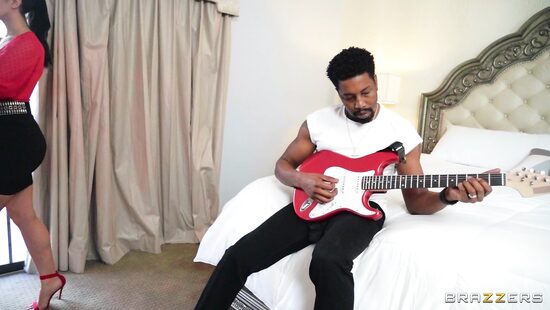 Busty blonde fucks with rockstar