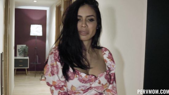 Inked man fucks bootylicious brunette