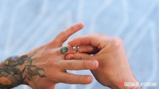 Bootylicious babe in anal action