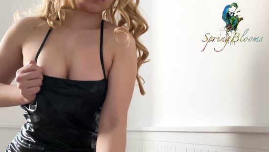 Bubble butt blonde rides dick