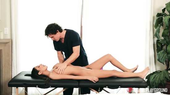 Gianna Dior fucked by masseur