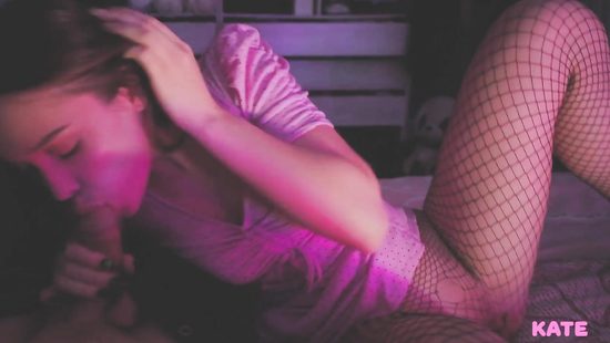 Pretty girl sucks so well