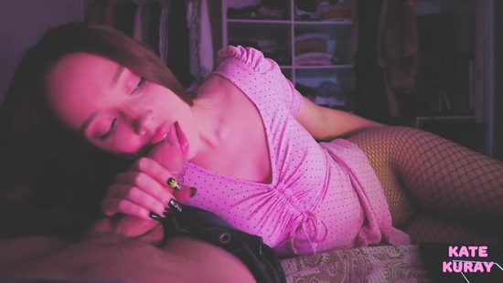 Pretty girl sucks so well