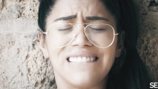 Two babes are making out