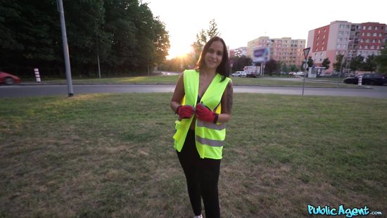 Teen fucks in the woods