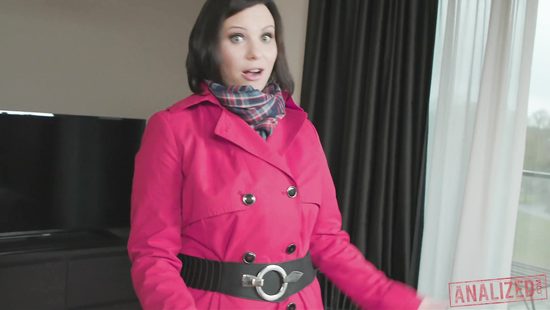 Ebony manager bangs model's asshole at a casting