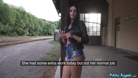 Slut girl gets picked up and nailed outdoors