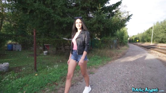 Slut girl gets picked up and nailed outdoors