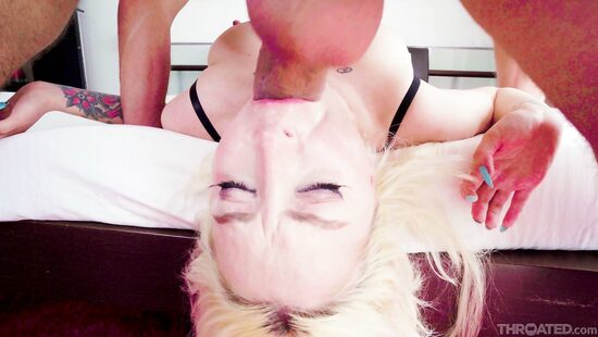 Blonde in fishnet shows off deepthroating skills