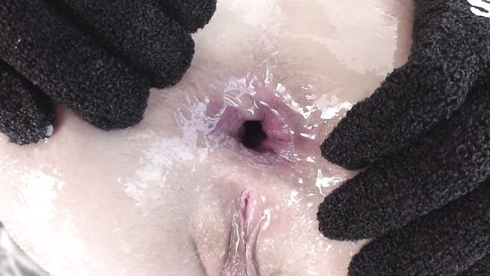 Leggy bimbo gets anal stretched at a casting