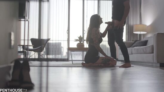 Tattooed girlfriend turns on her offended lover