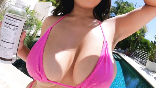 Interracial sex with curvy babe